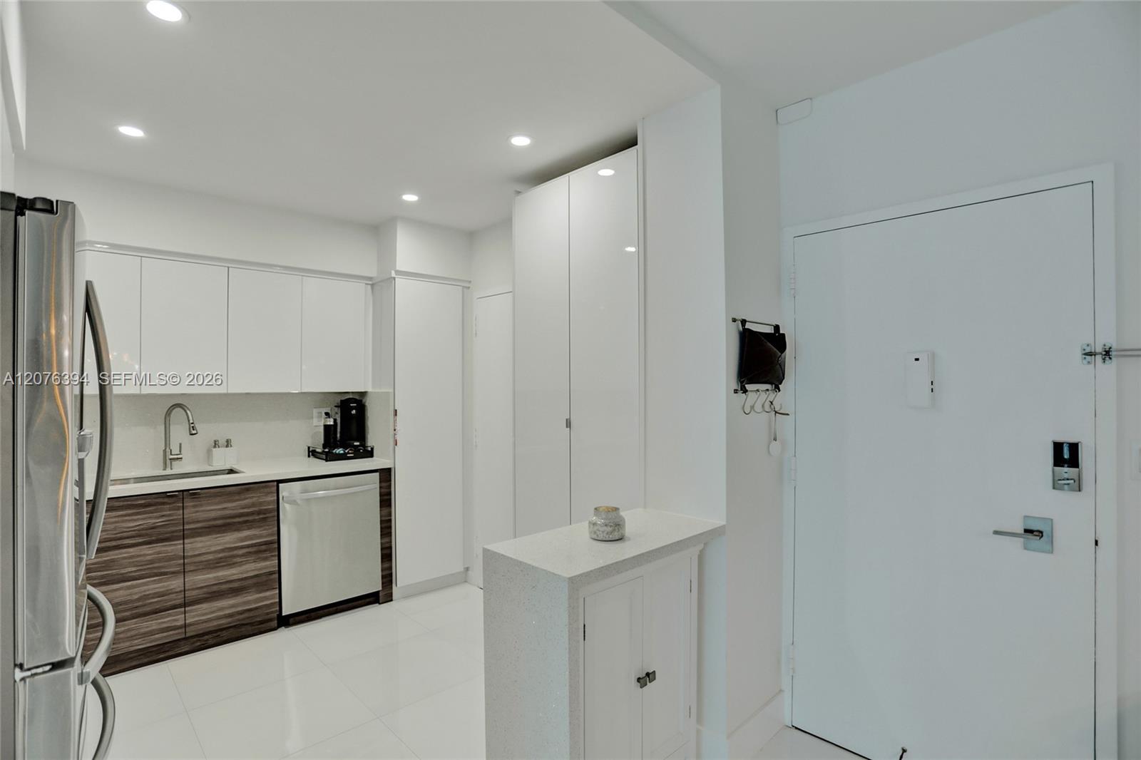 1924 2 / 2 1220 sq. ft. $ 2026-08-24 0 Photo