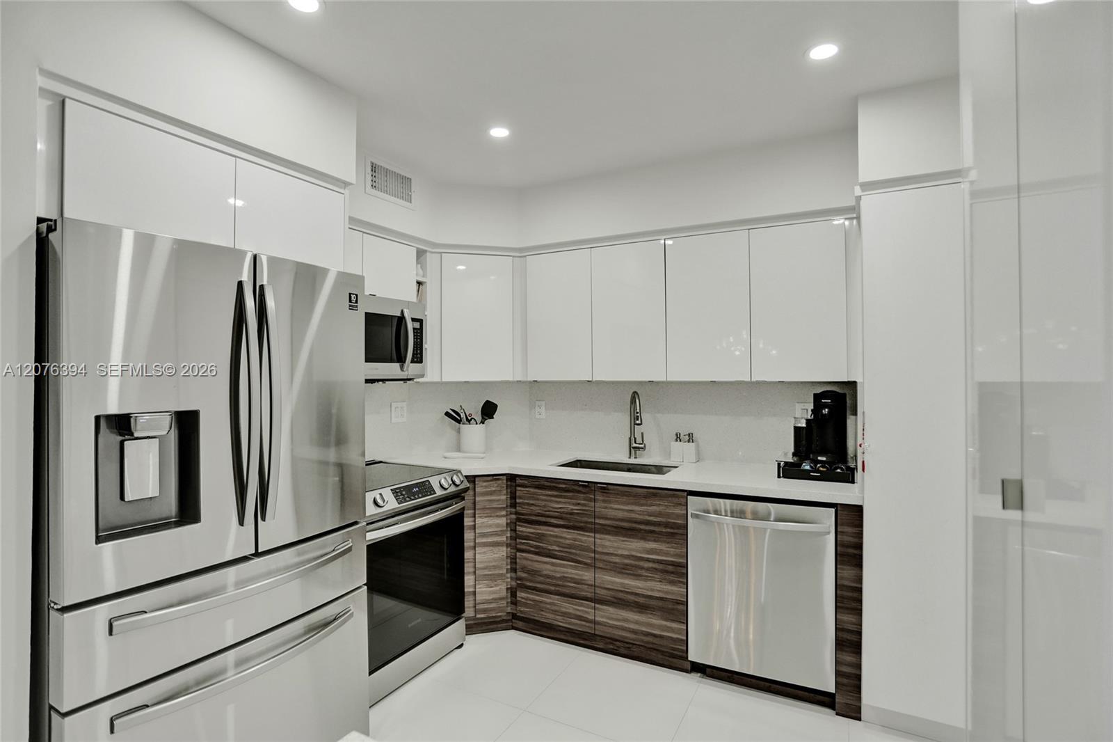 1924 2 / 2 1220 sq. ft. $ 2026-08-24 0 Photo