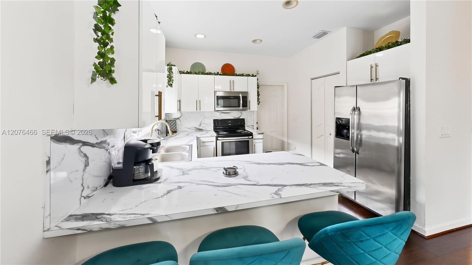 See details 2851 3 / 2 1443 sq. ft. $ 2026-10-25 0 Photo