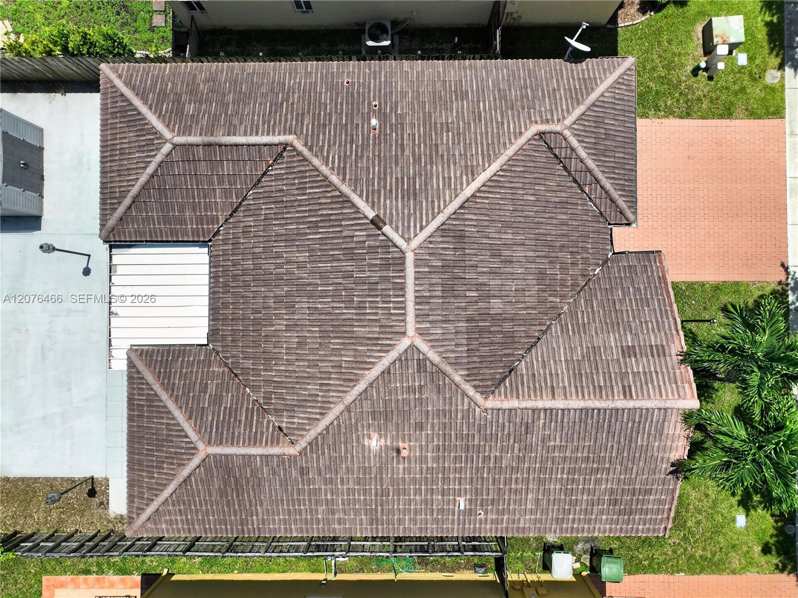 See details 2851 3 / 2 1443 sq. ft. $ 2026-10-25 0 Photo