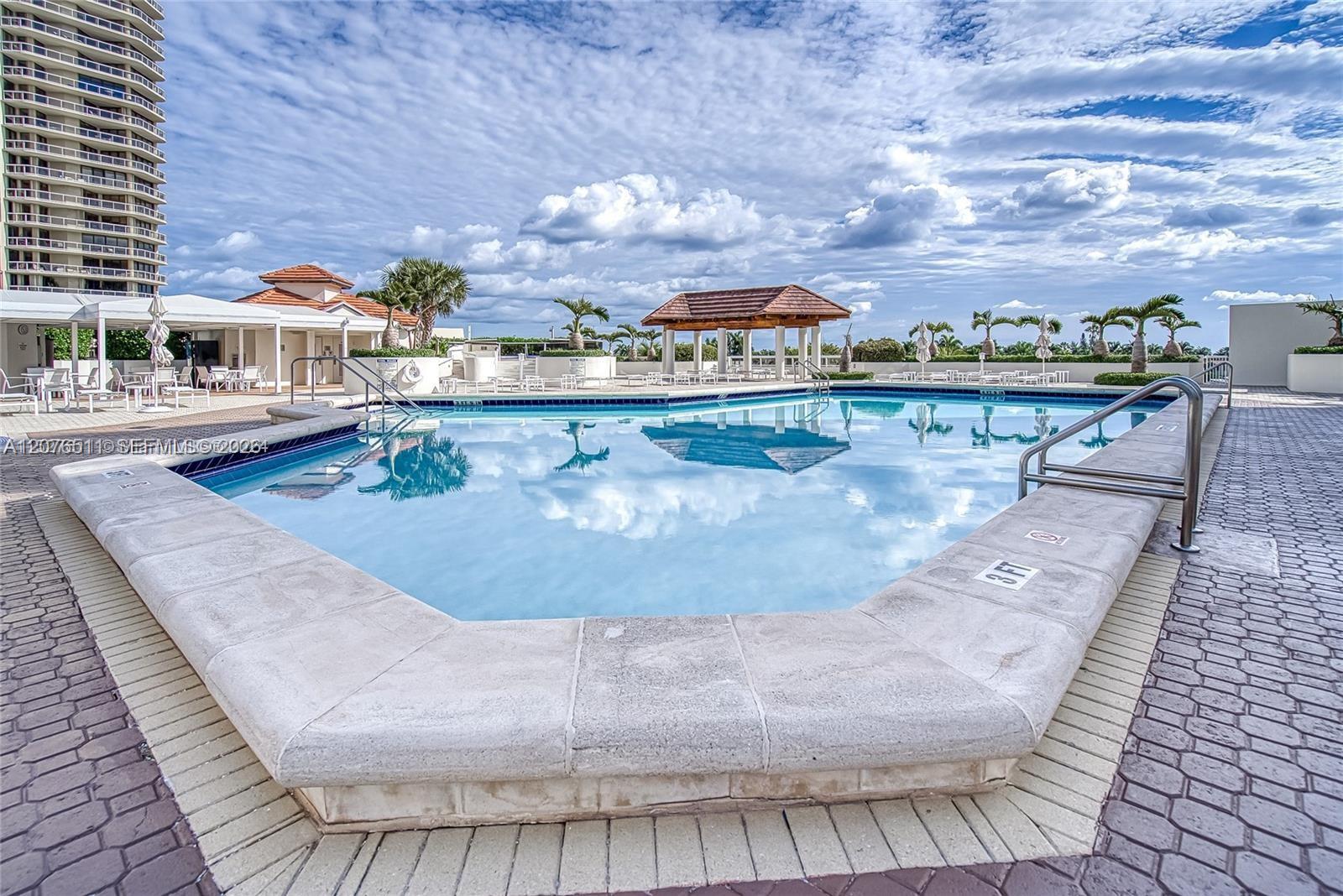 Photo 18 of Country Club Dr