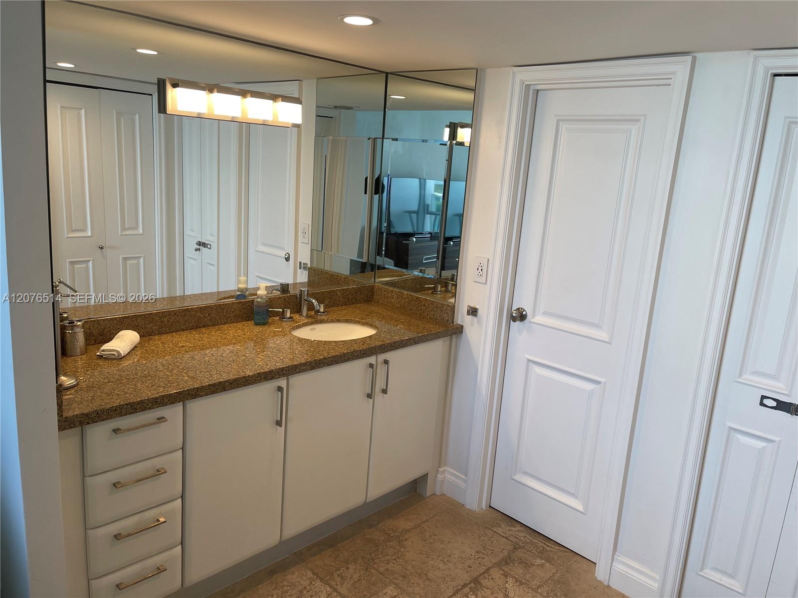 1924 2 / 2 1357 sq. ft. $ 2026-08-24 0 Photo