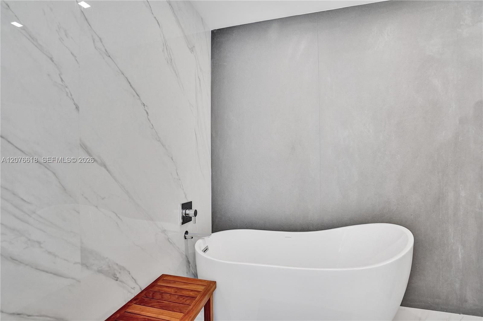 See details PH2 4 / 4 4078 sq. ft. $ 2026-08-24 0 Photo