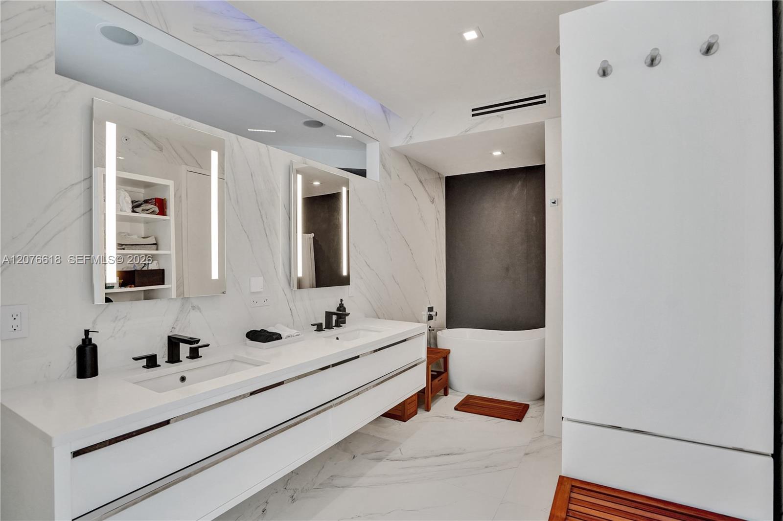 See details PH2 4 / 4 4078 sq. ft. $ 2026-08-24 0 Photo