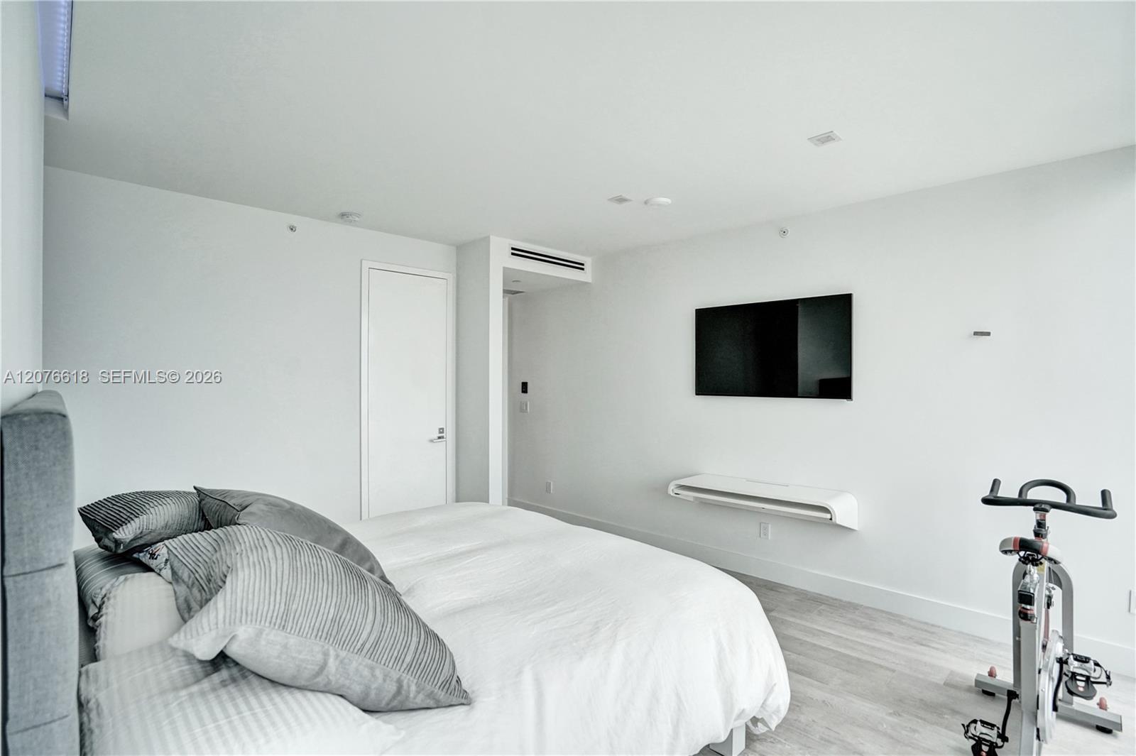 See details PH2 4 / 4 4078 sq. ft. $ 2026-08-24 0 Photo