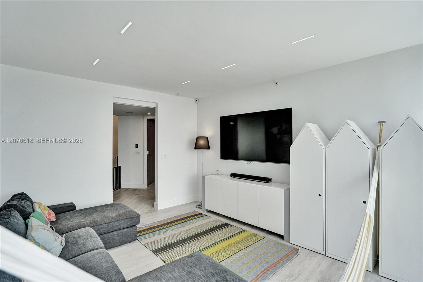 See details PH2 4 / 4 4078 sq. ft. $ 2026-08-24 0 Photo