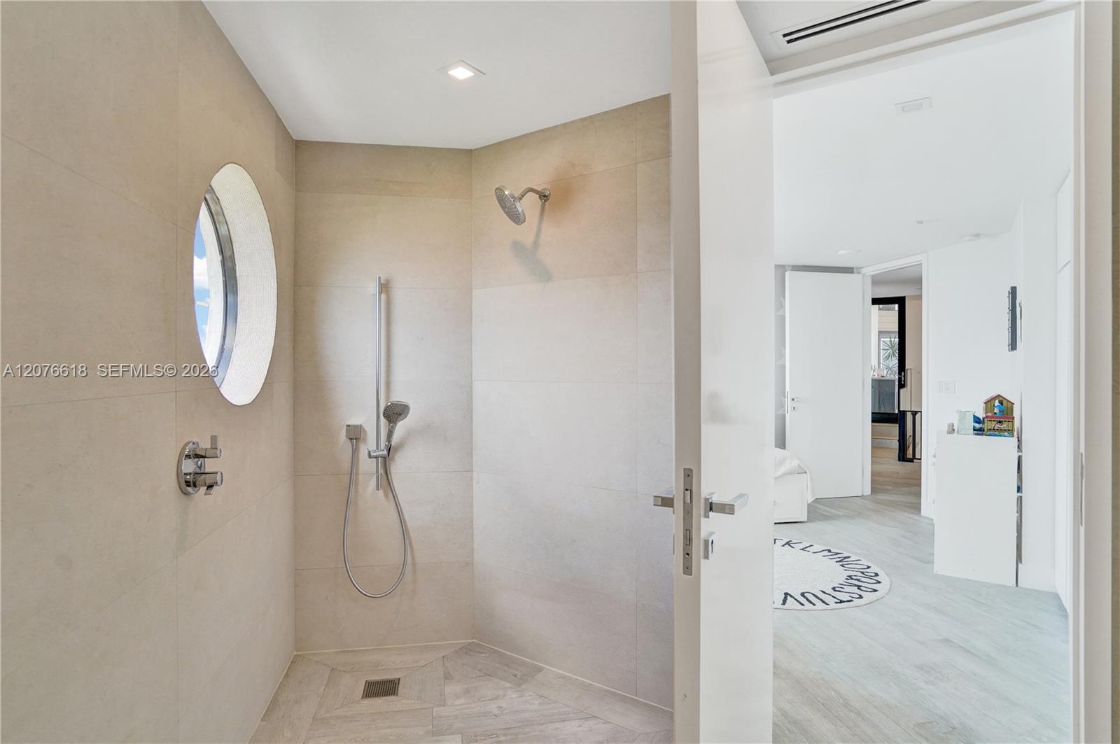 See details PH2 4 / 4 4078 sq. ft. $ 2026-08-24 0 Photo