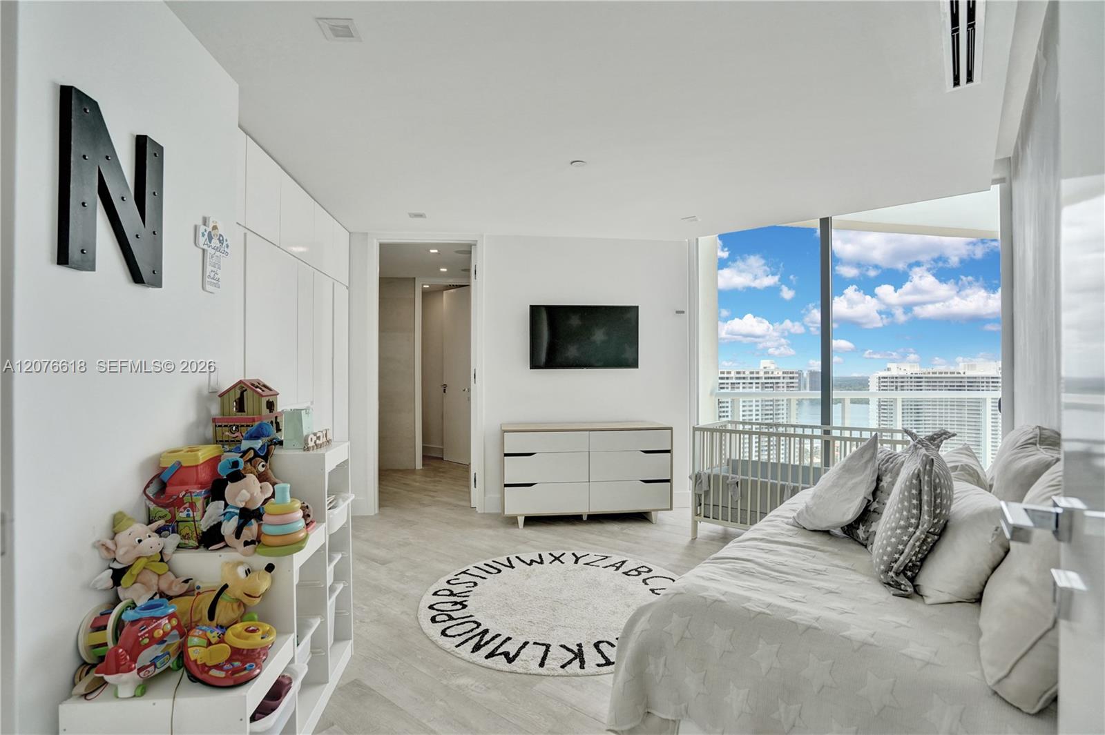 See details PH2 4 / 4 4078 sq. ft. $ 2026-08-24 0 Photo