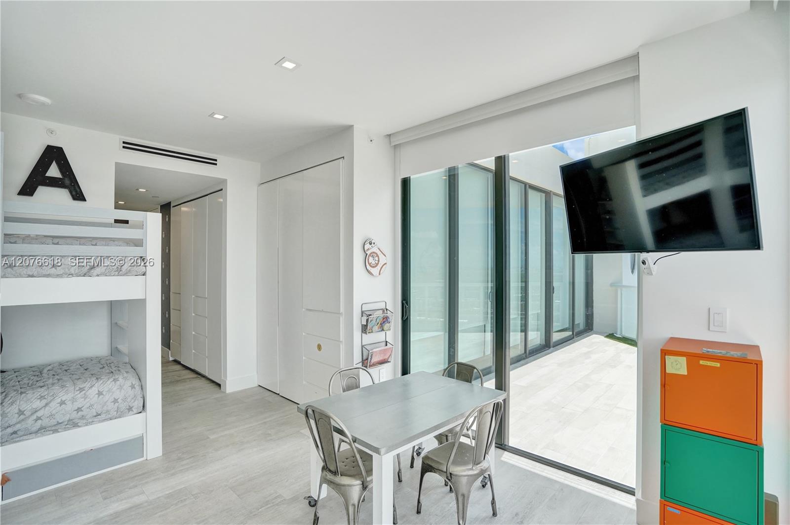 See details PH2 4 / 4 4078 sq. ft. $ 2026-08-24 0 Photo