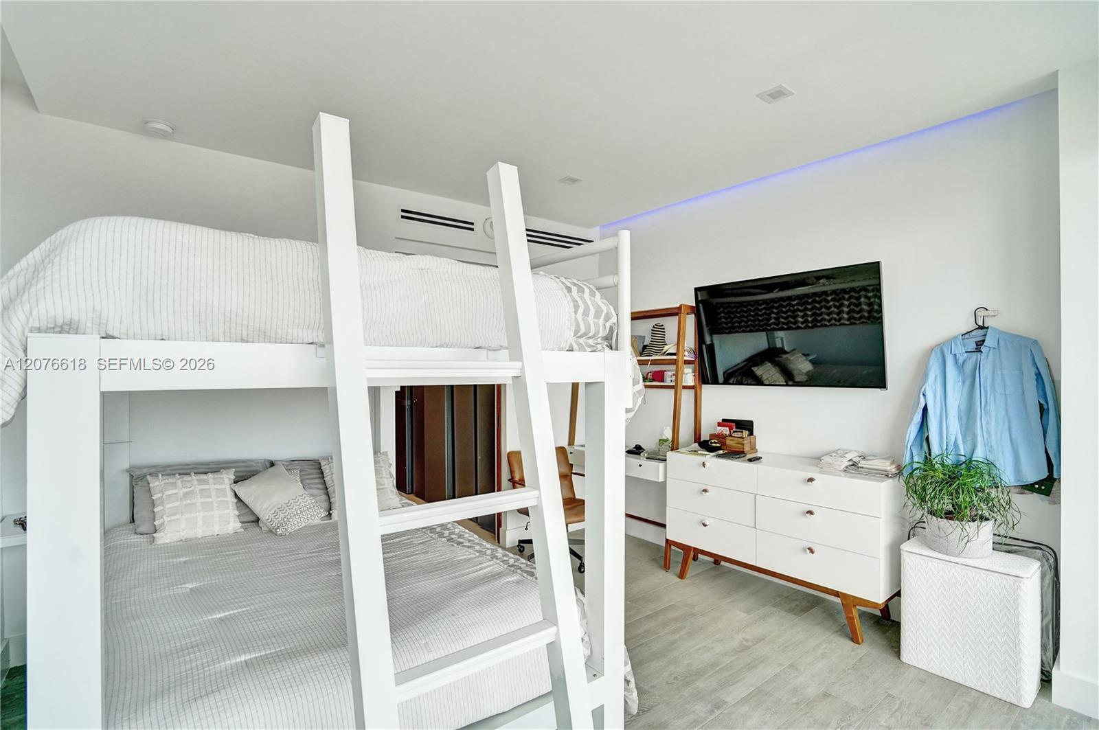 See details PH2 4 / 4 4078 sq. ft. $ 2026-08-24 0 Photo