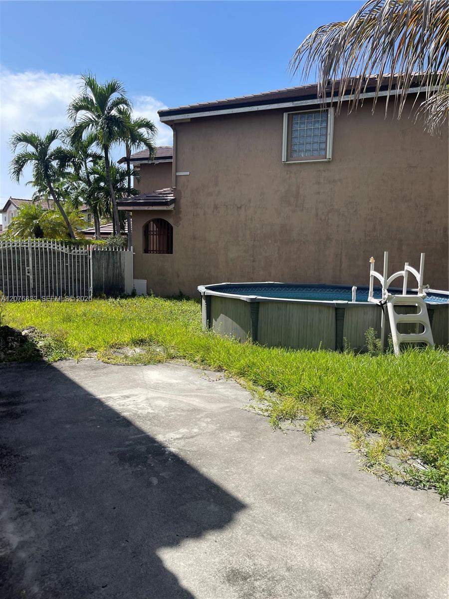 See details 15523 4 / 2 2327 sq. ft. $ 2026-08-24 0 Photo