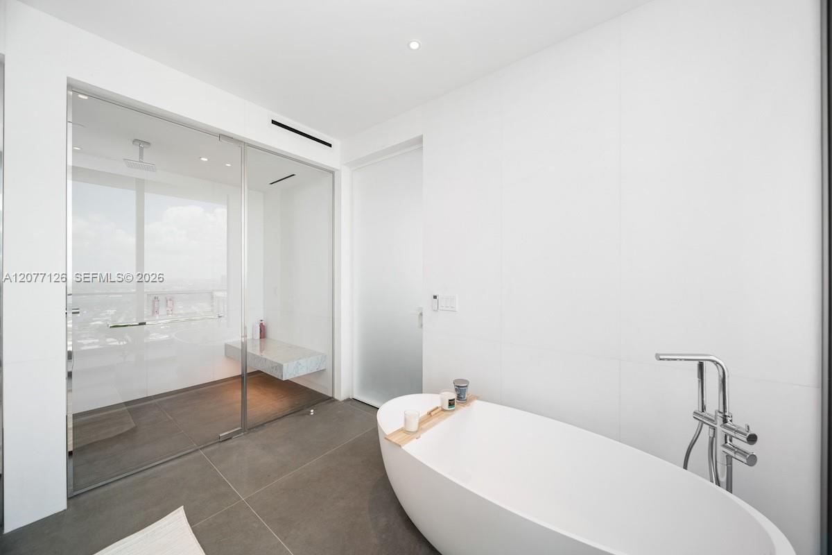 31B 4 / 4 2549 sq. ft. $ 2026-08-25 0 foto