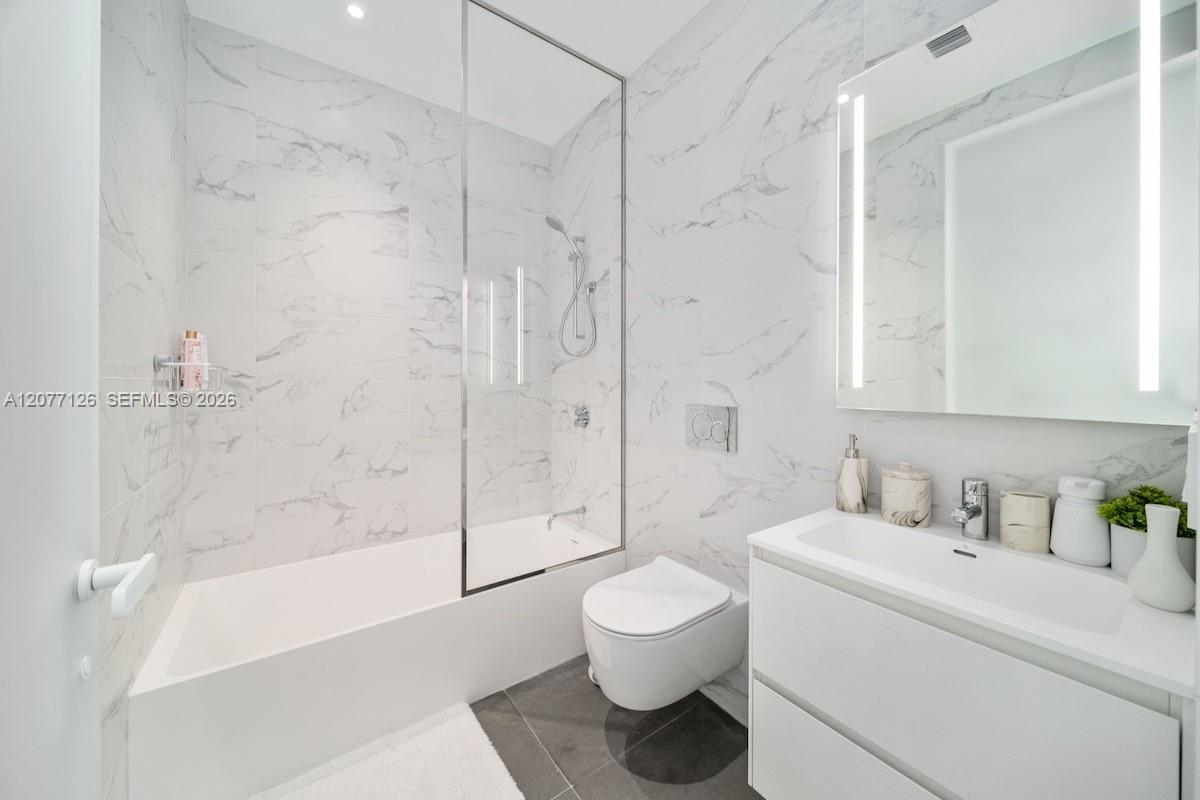 31B 4 / 4 2549 sq. ft. $ 2026-08-25 0 foto