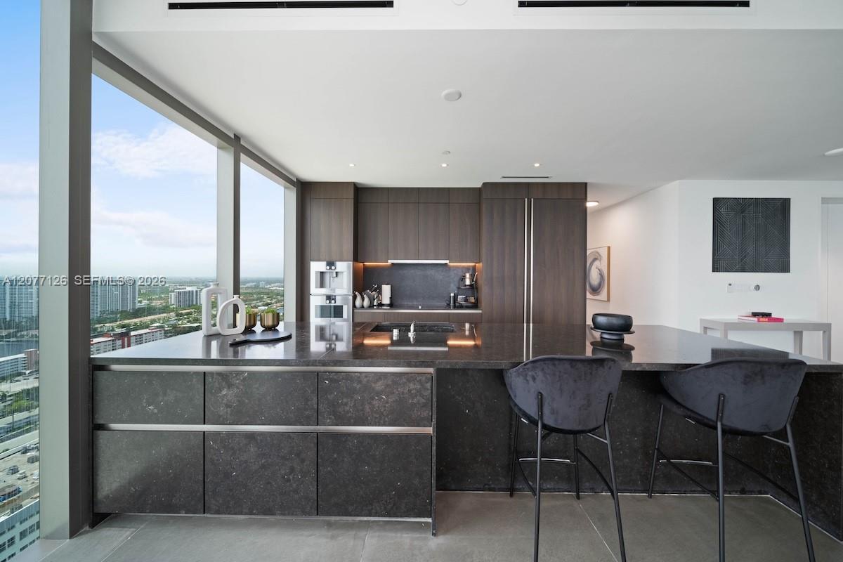 31B 4 / 4 2549 sq. ft. $ 2026-08-25 0 foto