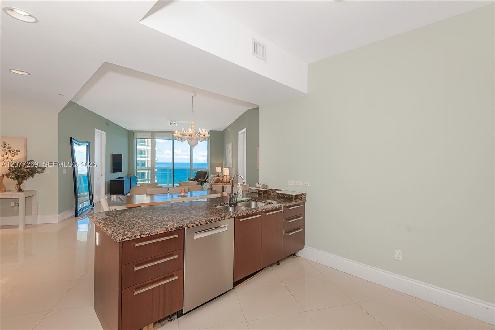 2903 3 / 3 1962 sq. ft. $ 2026-08-25 0 Photo