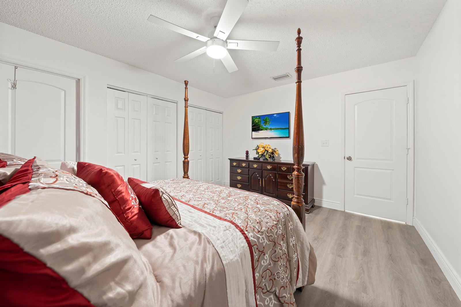 See details 1-2 / 0 2412 sq. ft. $ 2026-08-26 0 Photo