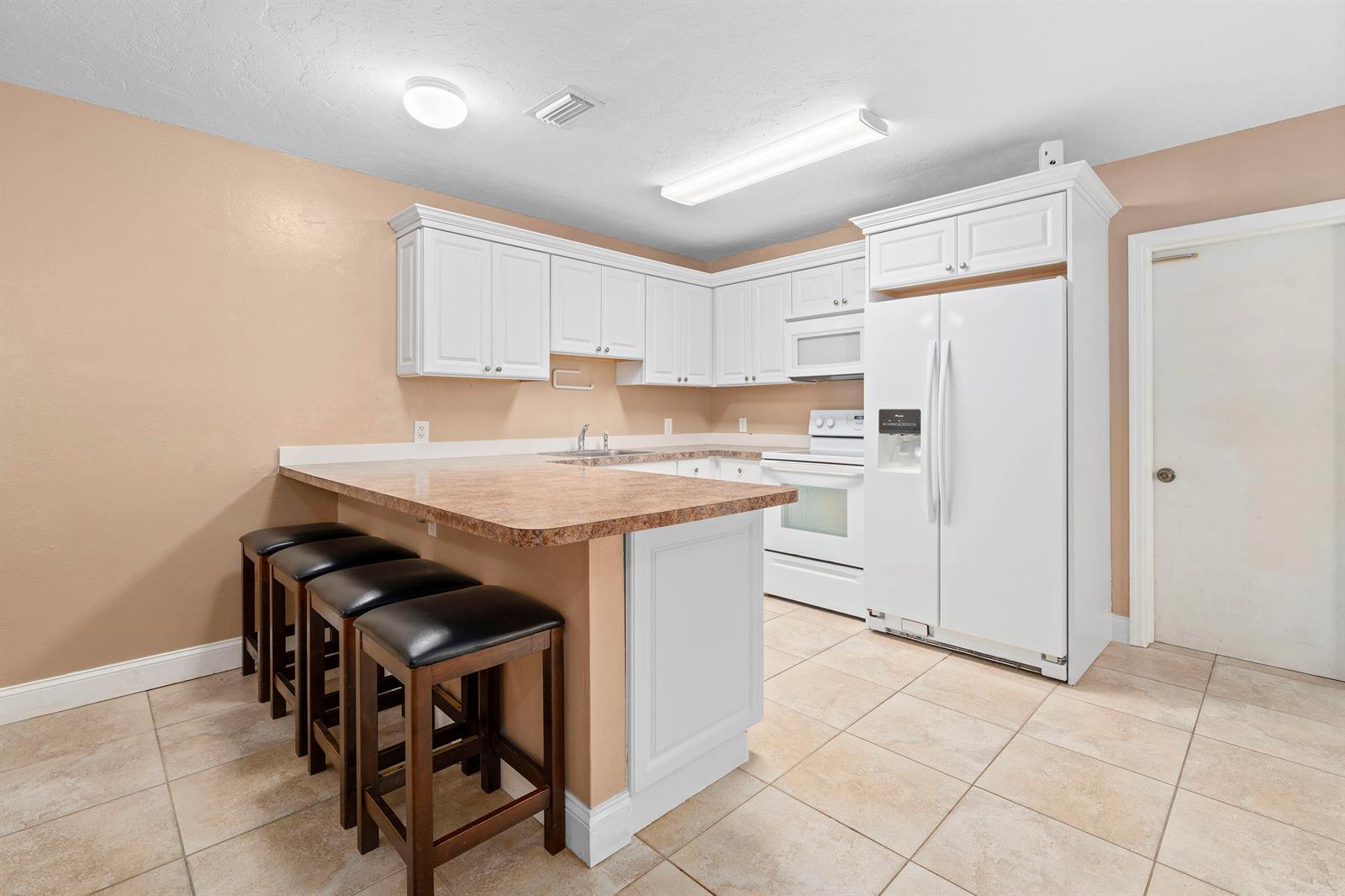 See details 1-2 / 0 2412 sq. ft. $ 2026-08-26 0 Photo