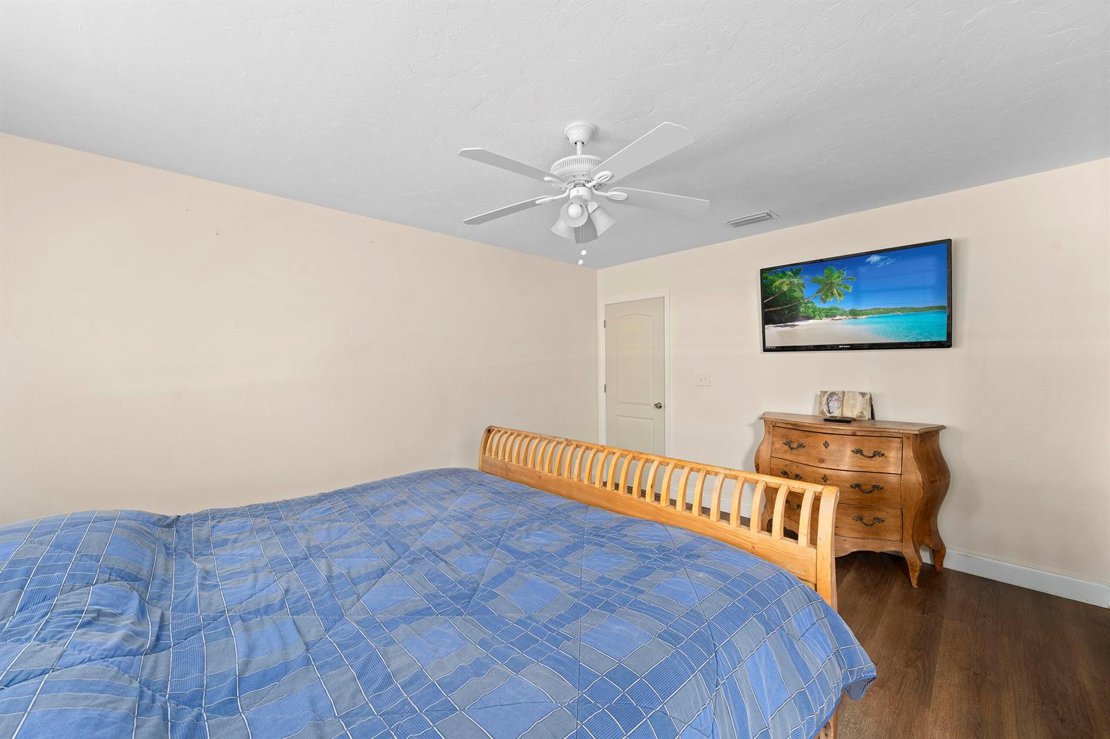See details 1-2 / 0 2412 sq. ft. $ 2026-08-26 0 Photo