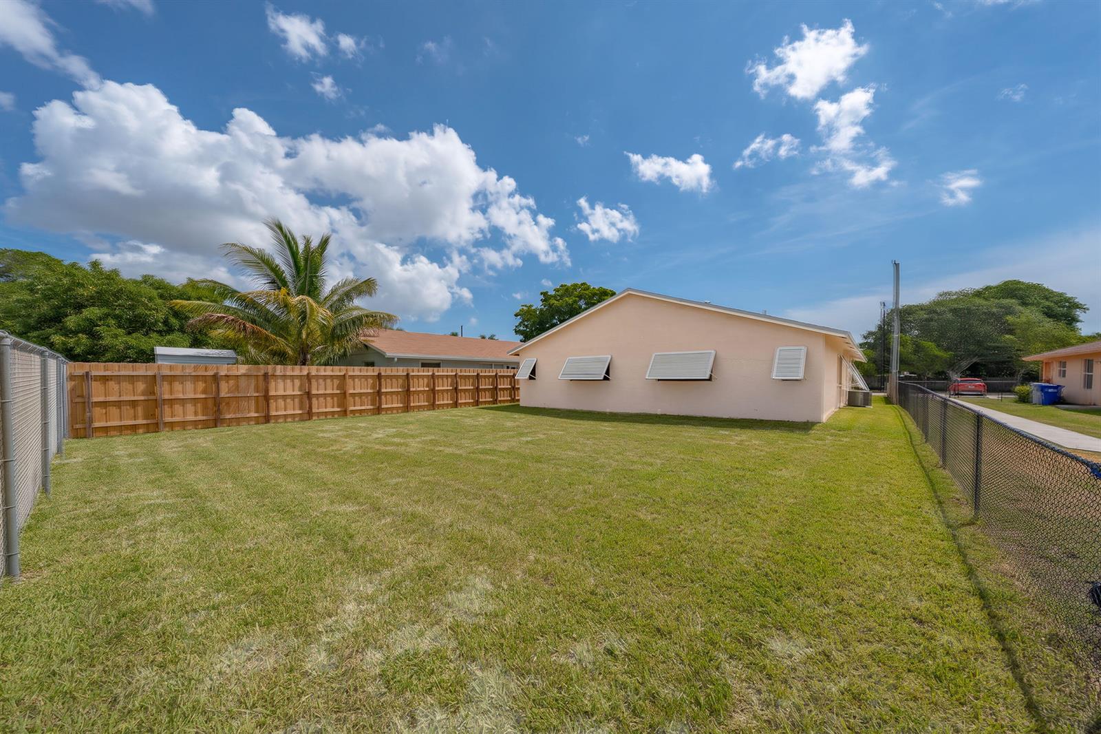 See details 1-2 / 0 2412 sq. ft. $ 2026-08-26 0 Photo