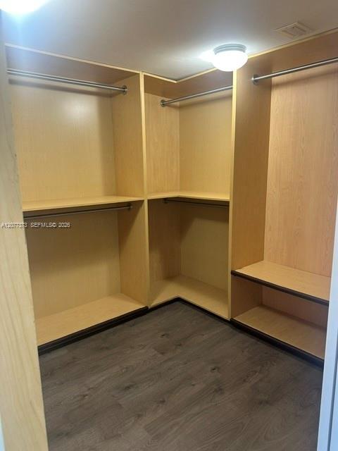 Ver detalles 2405 2 / 2 1750 sq. ft. $ 2026-08-25 0 foto