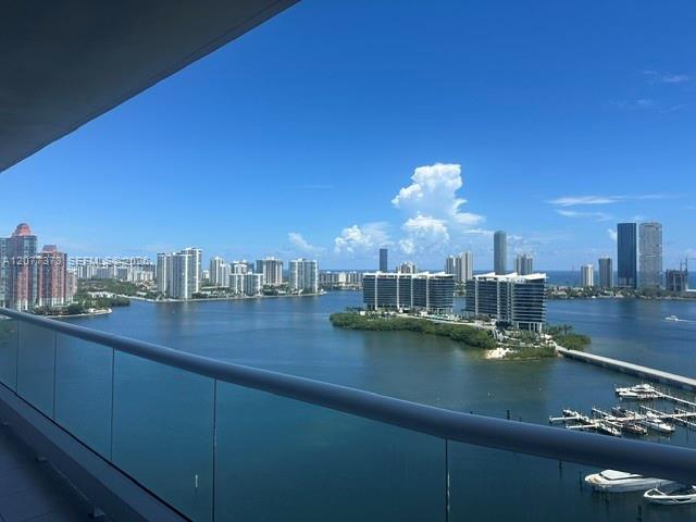 Ver detalles 2405 2 / 2 1750 sq. ft. $ 2026-08-25 0 foto