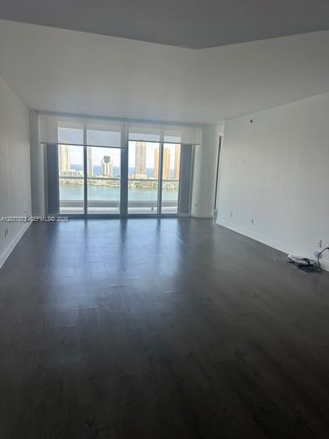 Ver detalles 2405 2 / 2 1750 sq. ft. $ 2026-08-25 0 foto