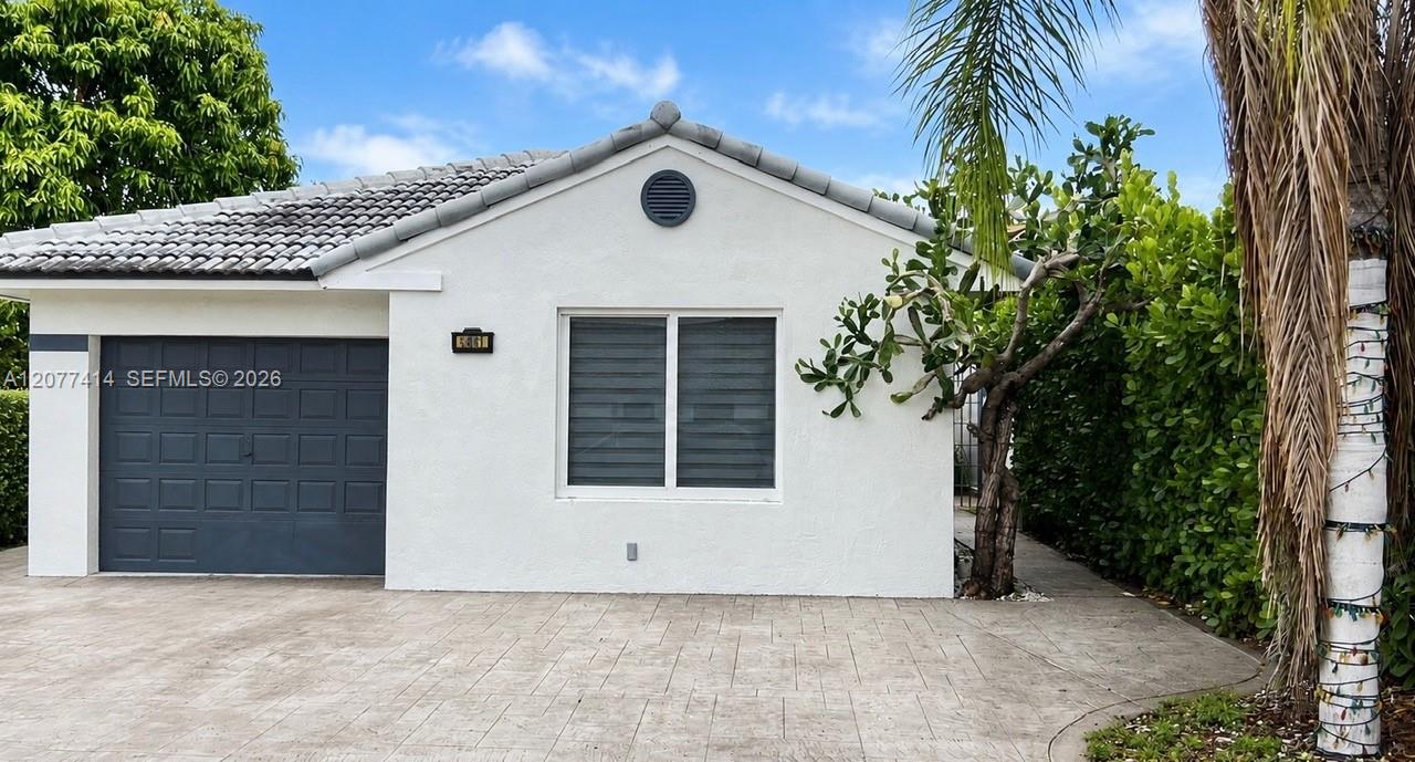 See details 5861 5 / 3 1764 sq. ft. $ 2026-08-25 0 Photo