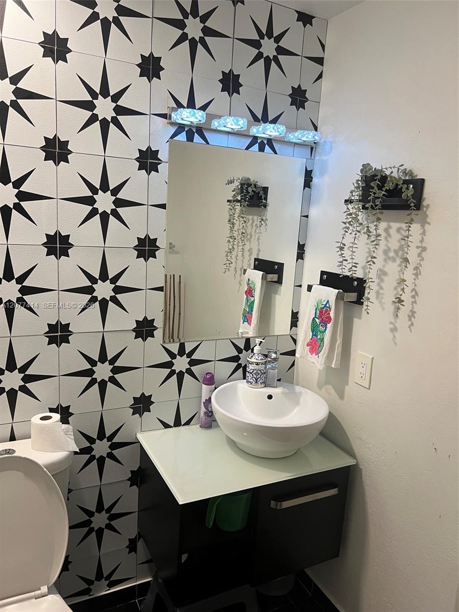 See details 5861 5 / 3 1764 sq. ft. $ 2026-08-25 0 Photo