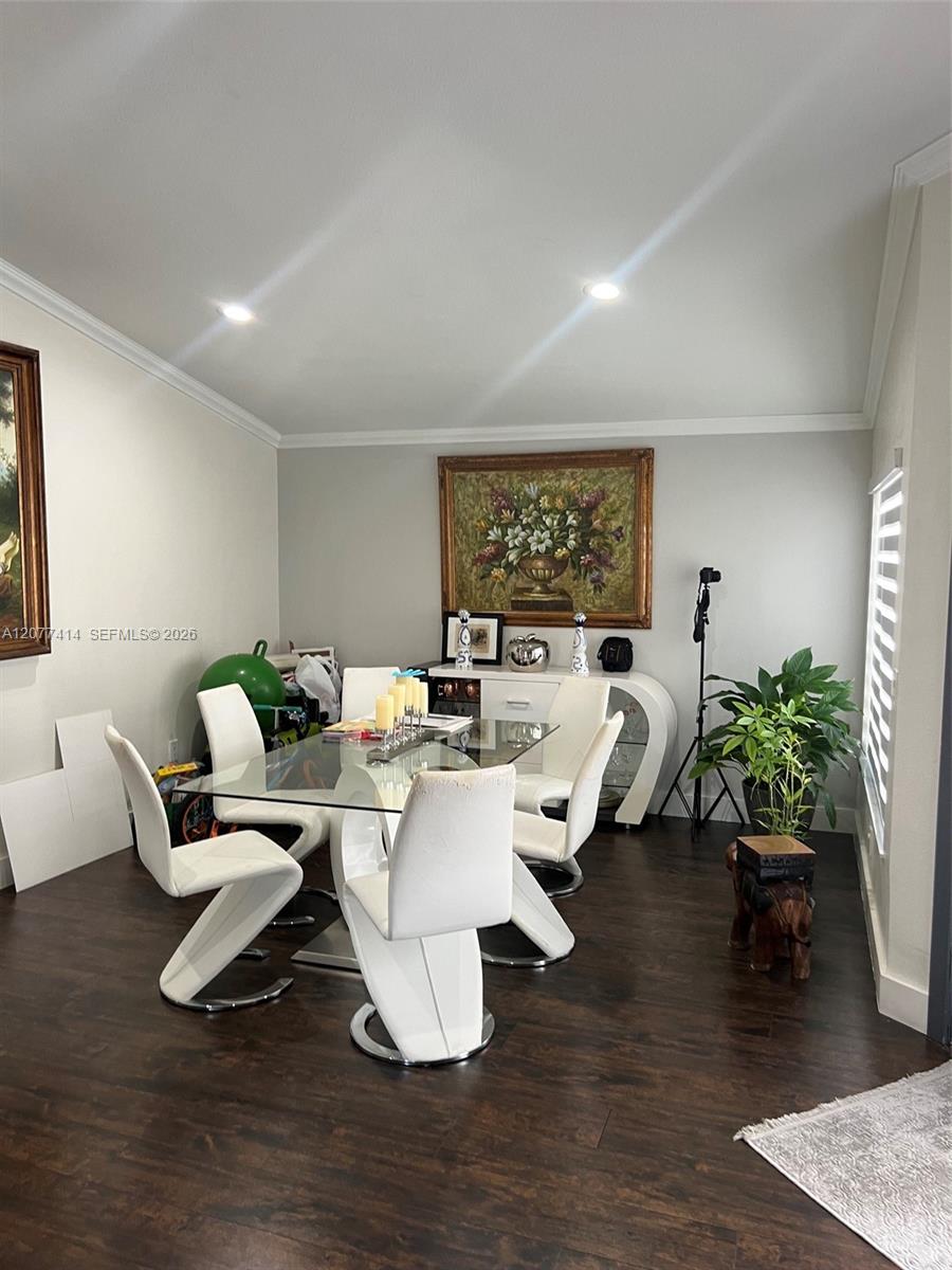 See details 5861 5 / 3 1764 sq. ft. $ 2026-08-25 0 Photo
