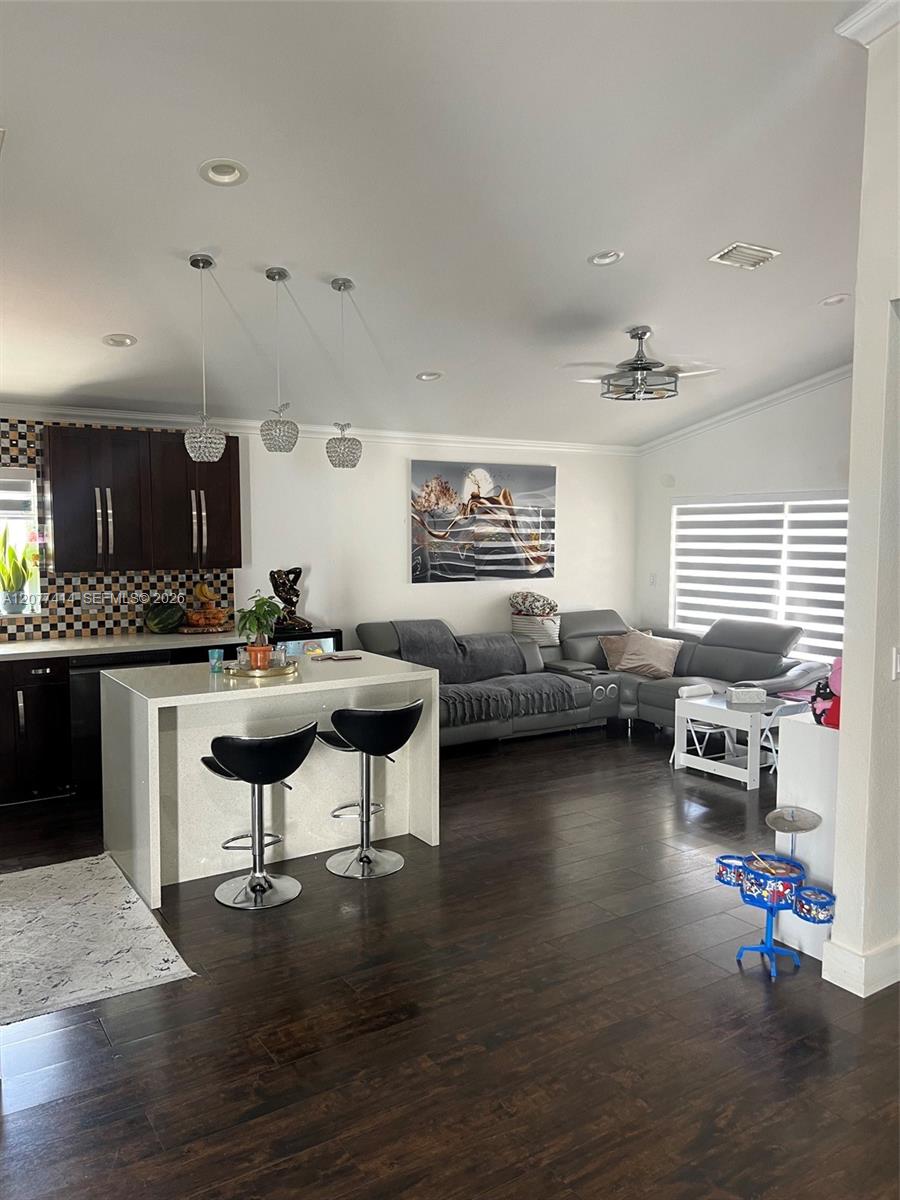 See details 5861 5 / 3 1764 sq. ft. $ 2026-08-25 0 Photo
