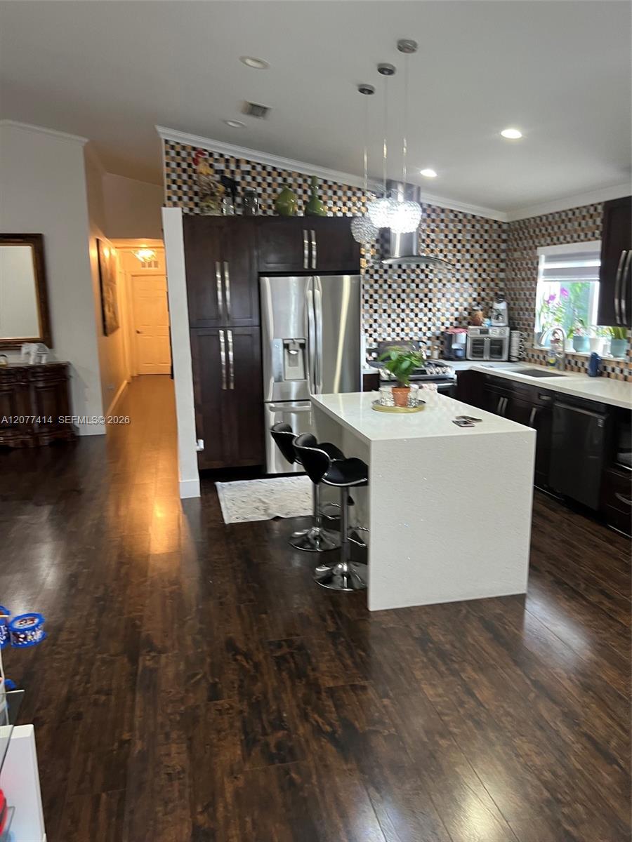 See details 5861 5 / 3 1764 sq. ft. $ 2026-08-25 0 Photo