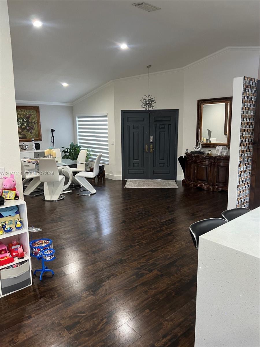 See details 5861 5 / 3 1764 sq. ft. $ 2026-08-25 0 Photo