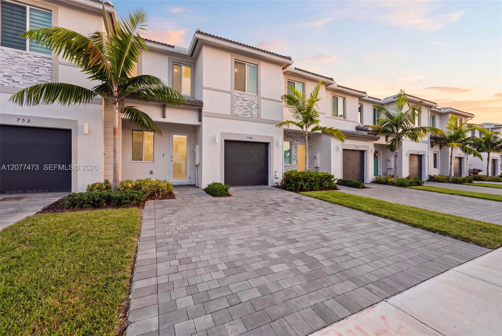 Ver detalles 746 3 / 3 1694 sq. ft. $ 2026-08-25 0 foto