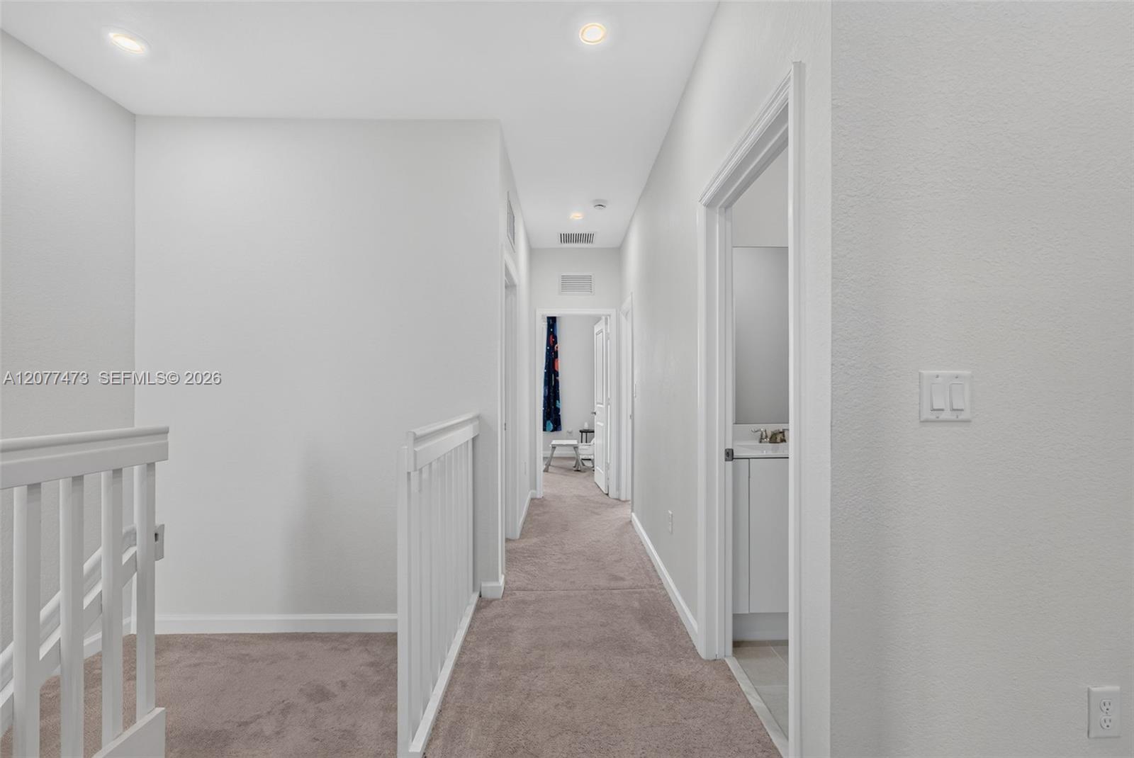 Ver detalles 746 3 / 3 1694 sq. ft. $ 2026-08-25 0 foto