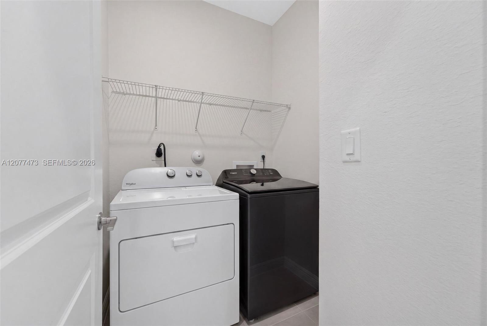Ver detalles 746 3 / 3 1694 sq. ft. $ 2026-08-25 0 foto