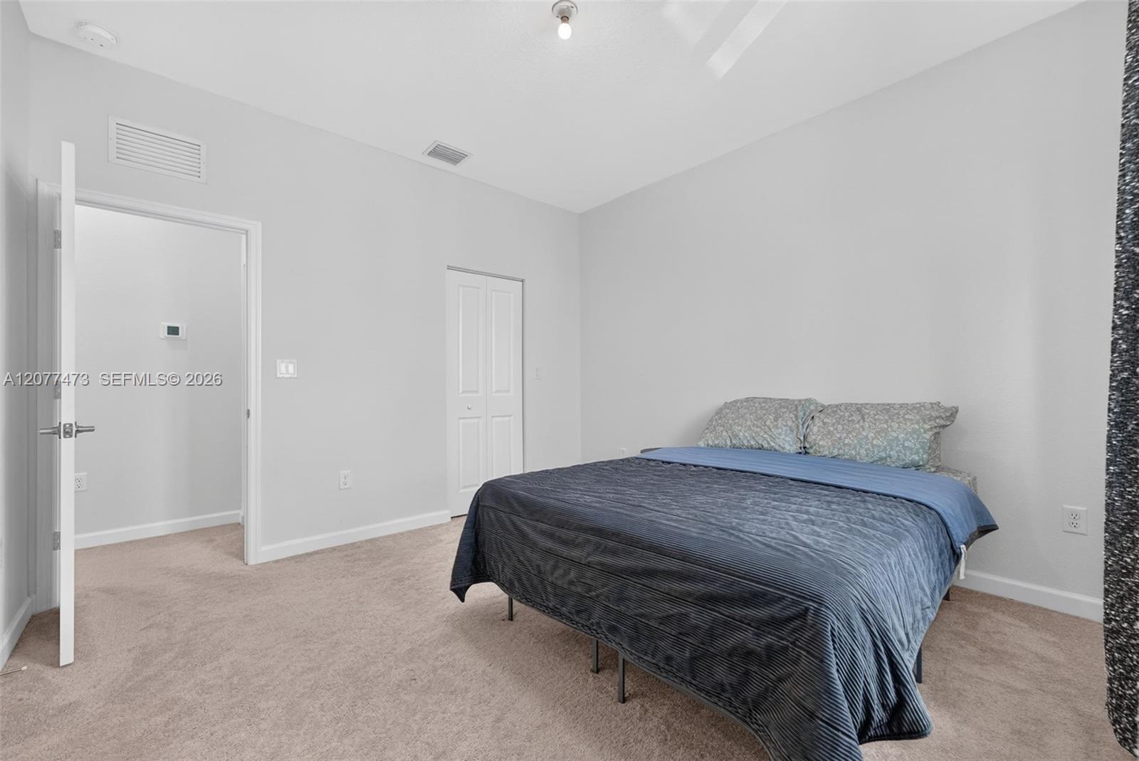 Ver detalles 746 3 / 3 1694 sq. ft. $ 2026-08-25 0 foto