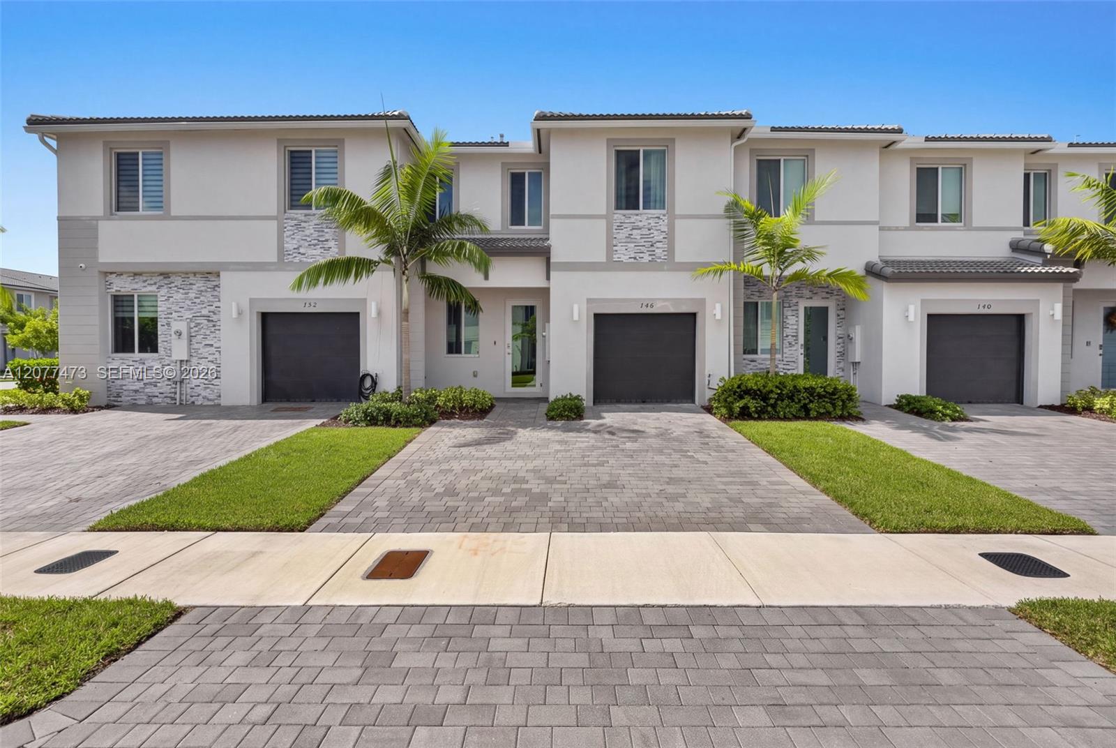 Ver detalles 746 3 / 3 1694 sq. ft. $ 2026-08-25 0 foto