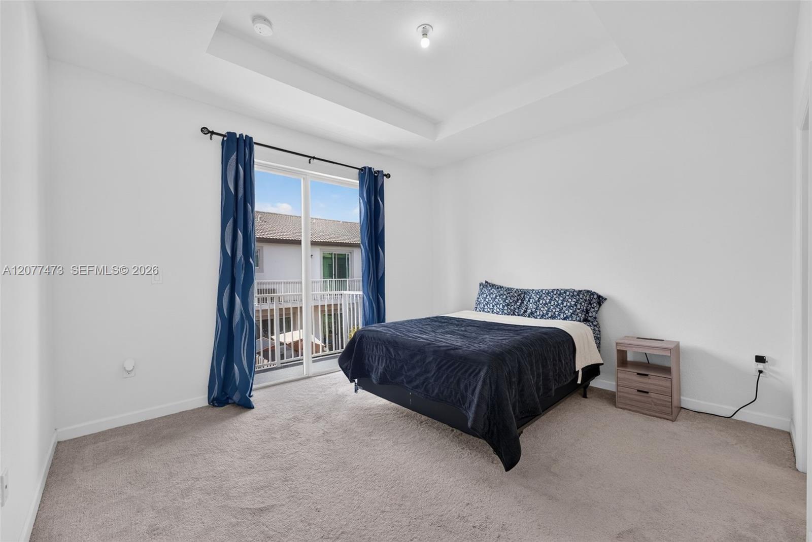 Ver detalles 746 3 / 3 1694 sq. ft. $ 2026-08-25 0 foto