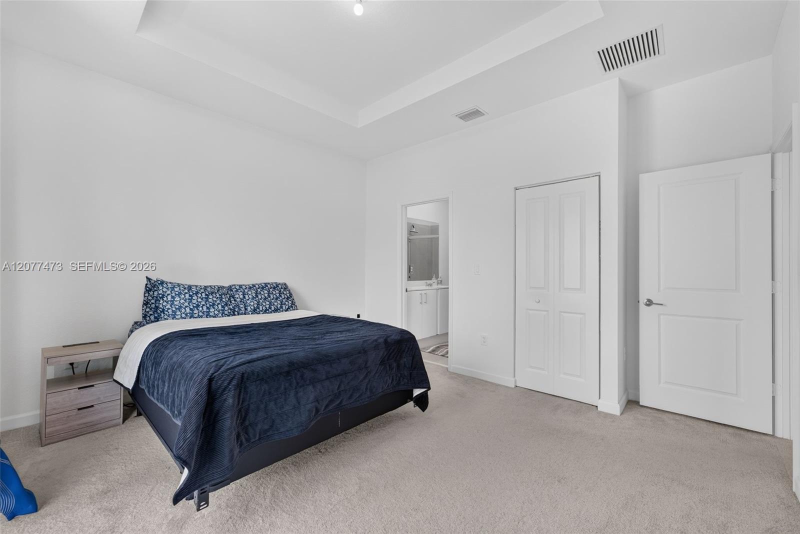 Ver detalles 746 3 / 3 1694 sq. ft. $ 2026-08-25 0 foto