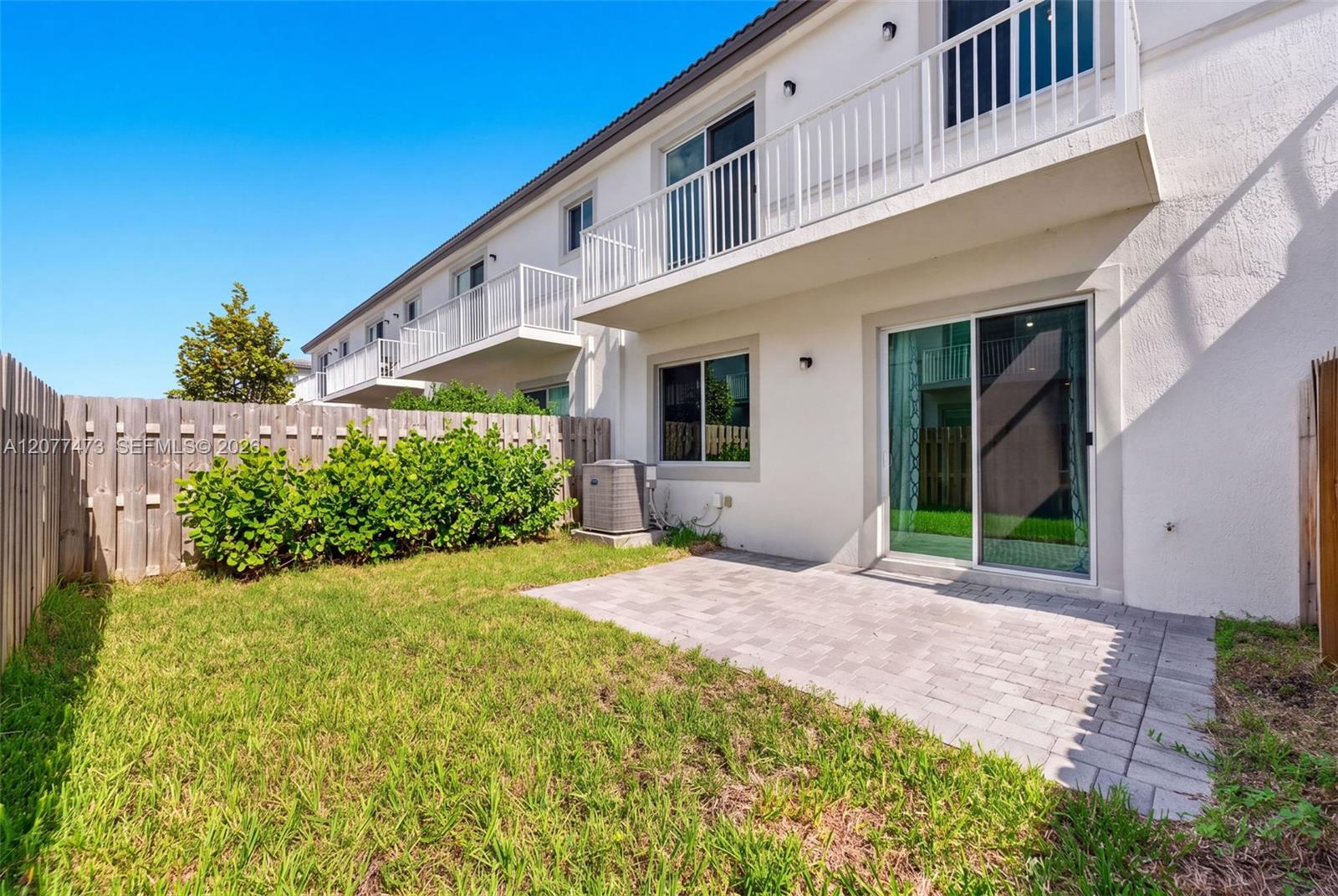 Ver detalles 746 3 / 3 1694 sq. ft. $ 2026-08-25 0 foto