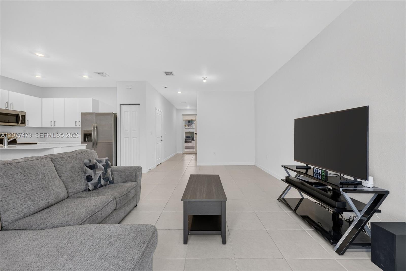 Ver detalles 746 3 / 3 1694 sq. ft. $ 2026-08-25 0 foto