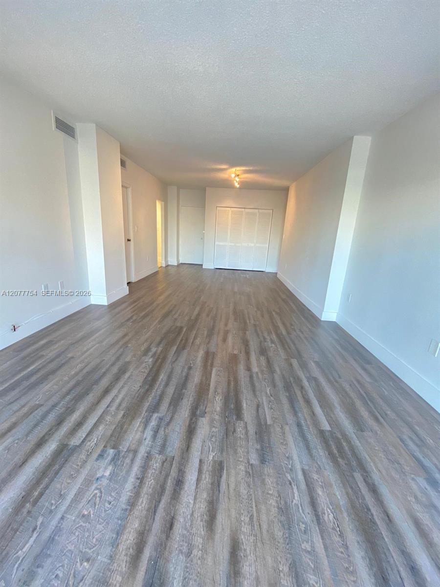 825 1 / 2 762 sq. ft. $ 2026-08-25 0 foto
