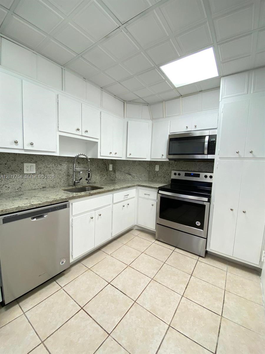 825 1 / 2 762 sq. ft. $ 2026-08-25 0 foto