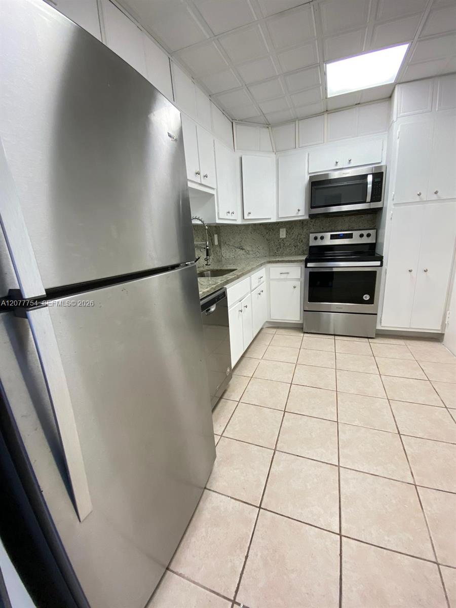 825 1 / 2 762 sq. ft. $ 2026-08-25 0 foto