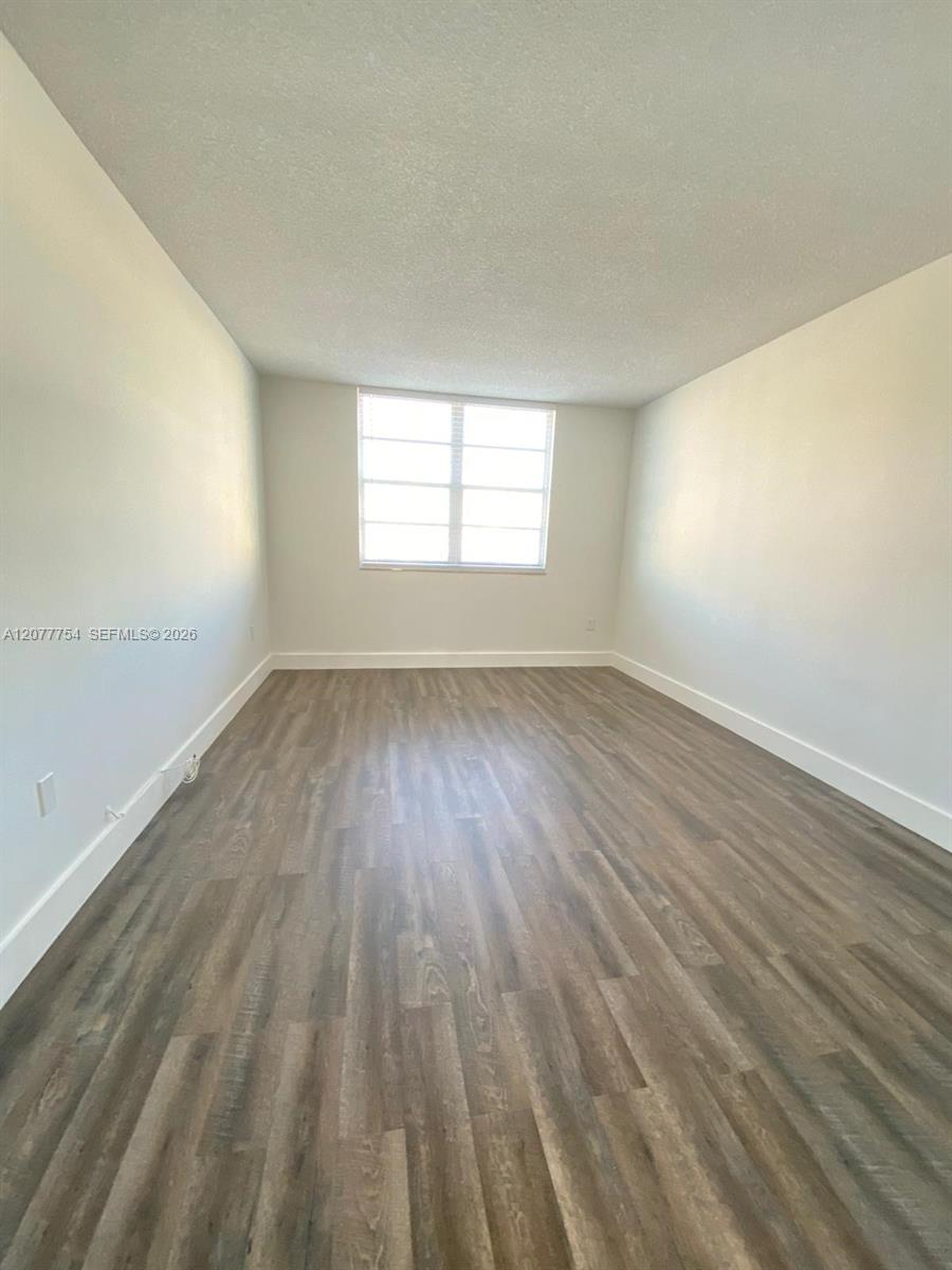 825 1 / 2 762 sq. ft. $ 2026-08-25 0 foto