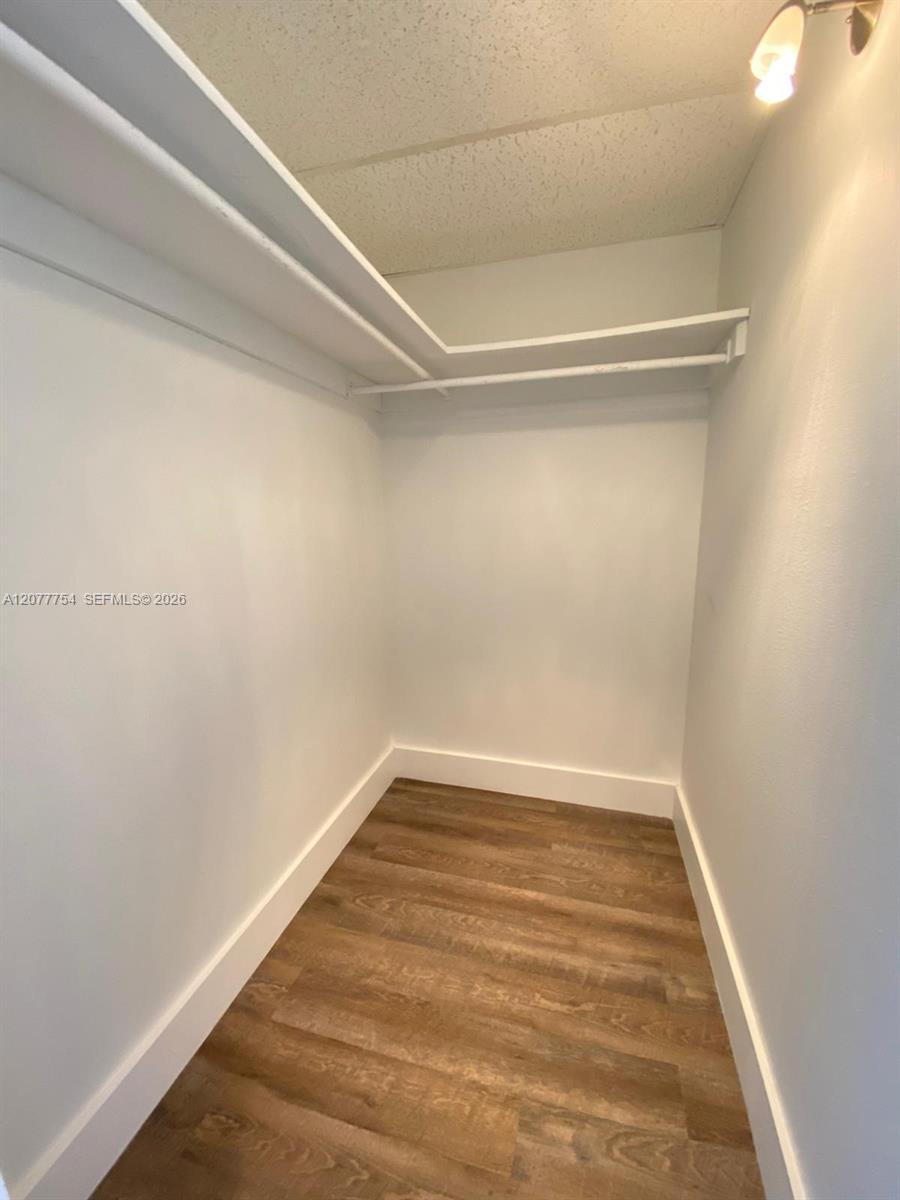 825 1 / 2 762 sq. ft. $ 2026-08-25 0 foto