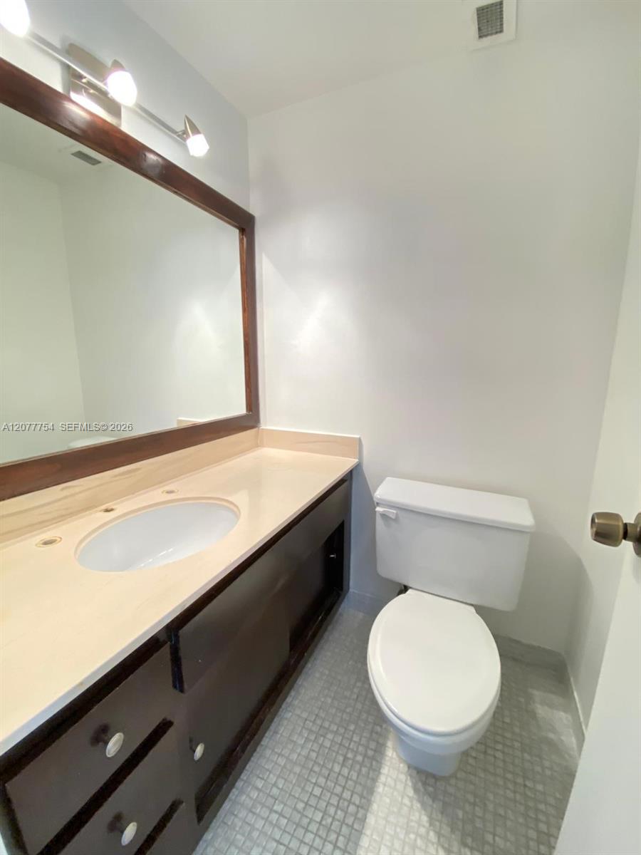 825 1 / 2 762 sq. ft. $ 2026-08-25 0 foto