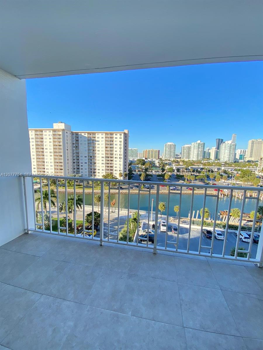 825 1 / 2 762 sq. ft. $ 2026-08-25 0 foto