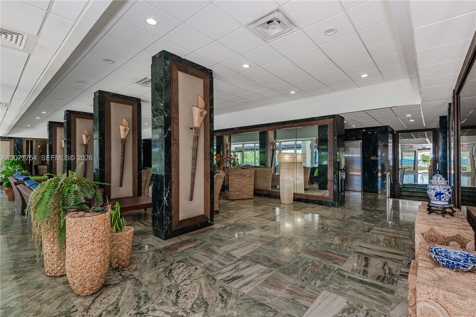 825 1 / 2 762 sq. ft. $ 2026-08-25 0 foto