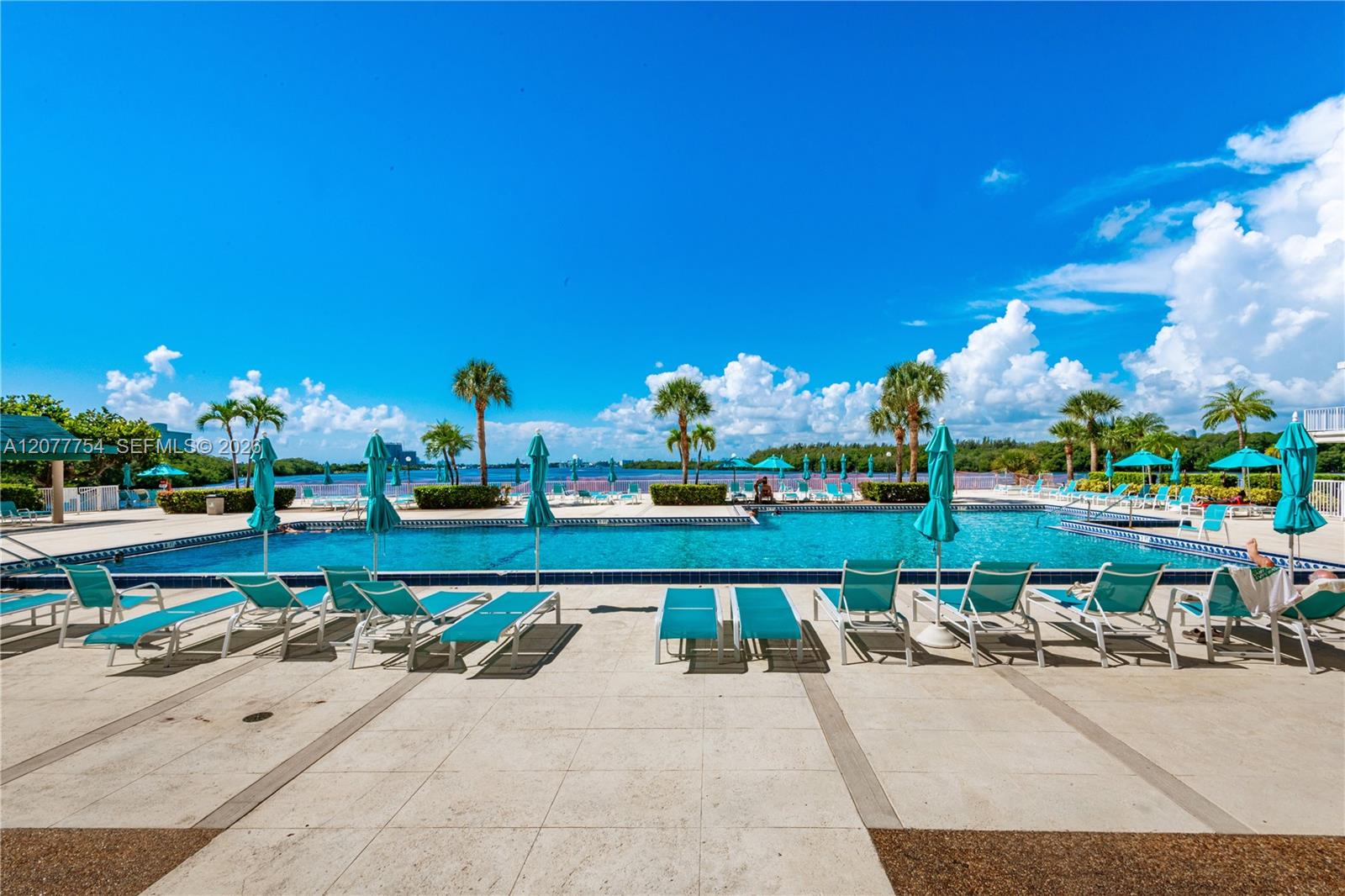 825 1 / 2 762 sq. ft. $ 2026-08-25 0 foto